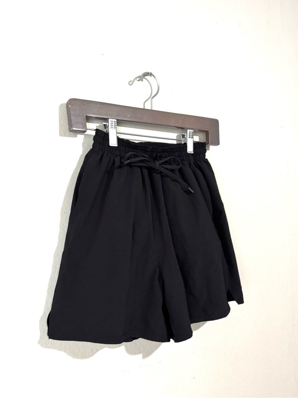 Lululemon Feeling Femme Short 5"
Black Size 2 - Picture 4 of 7